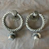 2 maniglioni in ferro battuto antichi con battente