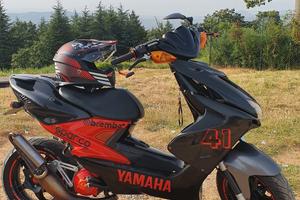 Yamaha aerox 50 modello max biagi