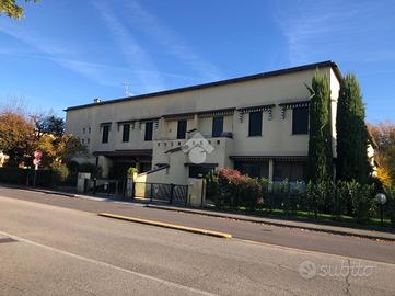 VILLA A SCHIERA A SIZIANO