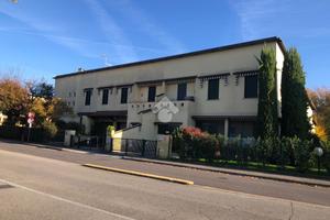 VILLA A SCHIERA A SIZIANO