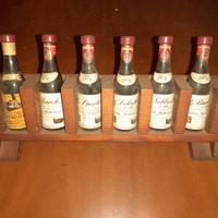 Mignon bottiglie di vino e liquori