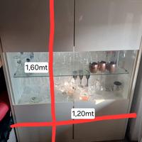 Vetrina Moderna con Illuminazione – Bianca e Vetro