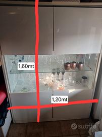 Vetrina Moderna con Illuminazione – Bianca e Vetro