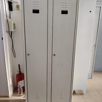 Armadietto in metallo a doppio scomparto