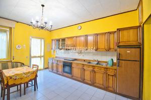 Soluzione indipendente luminosa con spazi esterni