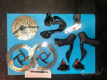 Gruppo Shimano 105 Di2 R7100 2x12v