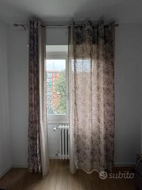 Tende beige con motivo a fiori