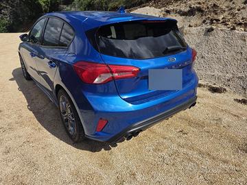  ford focus tenuta maniacalmente.