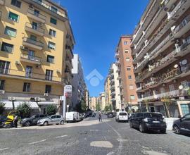 NEGOZIO A NAPOLI