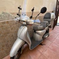 Scooter Scarabeo 50 grigio