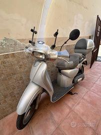 Scooter Scarabeo 50 grigio