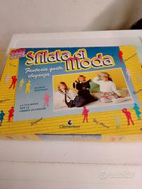 Gioco in scatola sfilata di moda