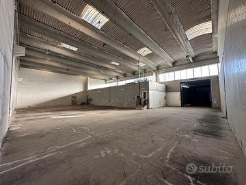Pianotavola - capannone 660 mq e ampio piazzale
