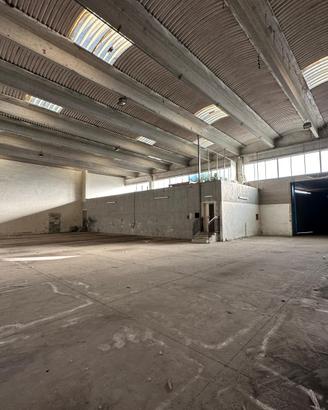 Pianotavola - capannone 660 mq e ampio piazzale