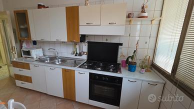 Cucina completa  bicolore bianco  e Legno
