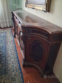 credenza in stile antico