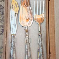 Set servizio posate dolci.