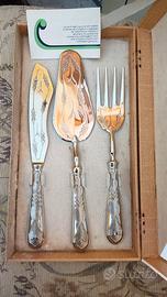 Set servizio posate dolci.