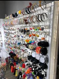 Mobili e scaffali negozio accessori donna