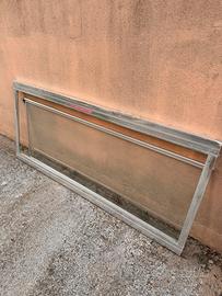 Box doccia. Anta frontale con telaio