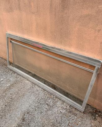 Box doccia. Anta frontale con telaio