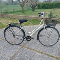 bicicletta donna con cestino pronta all'uso 