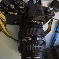 Nikon FM2 due obiettivi flash motore e borsa