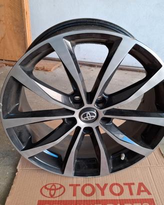 Set 4 cerchi in lega Toyota RAV 4 18" usati