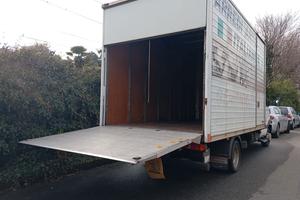 RENAULT MASCOTT 130 CON PEDANA MOBILE CARICO 750