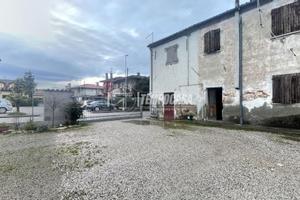 Terracielo da ristrutturare in zona residenziale