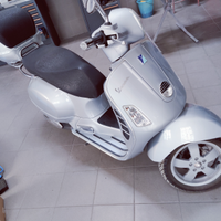 Piaggio Vespa GTS 250 i.e