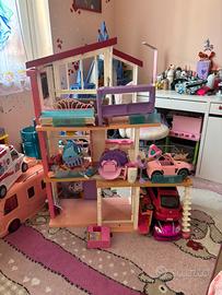 Barbie case, macchina, camper, ambulanza e oggetti