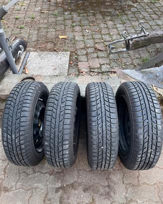 4 ruote invernali Yokohama 175/65 R15 Suzuki Ignis