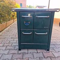 stufa a legna con possibilità di cucinare