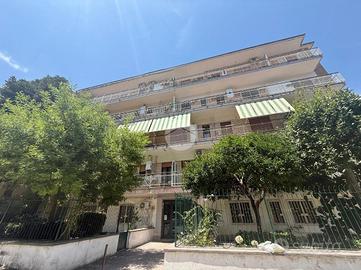 4 LOCALI A NAPOLI