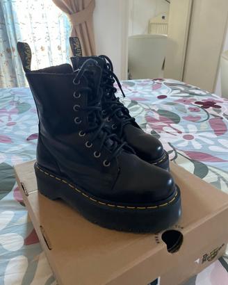 Dr. Martens Platform Jadon