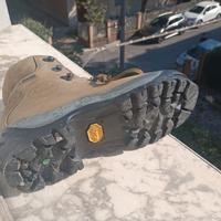 scarponi dolomite gore Tex 42 uomo