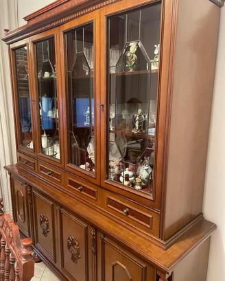 Credenza con cristalliera in noce