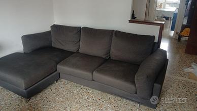 Divano Biel modello axel con penisola