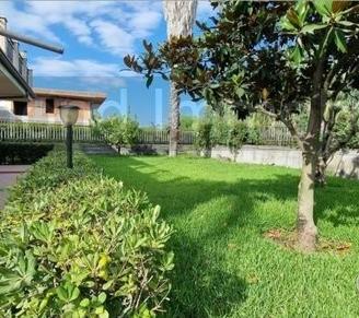 Villetta semindipendente con giardino Fondachello