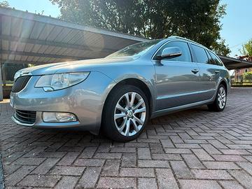 Skoda superb 2.0 tdi ,140cv