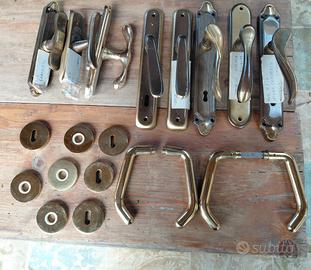 Lotto stock maniglie porte e cremonesi per ricambi