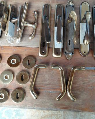 Lotto stock maniglie porte e cremonesi per ricambi