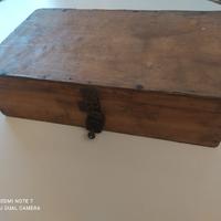 Vecchia cassetta in legno
