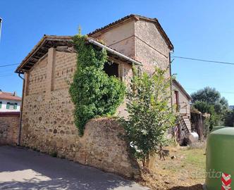 Rustico / Casale di 90 m² con 4 locali e box auto 
