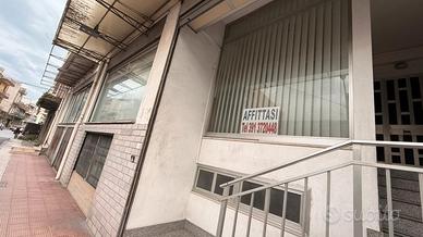 Locale su Via Nazionale pronto uso uffici
