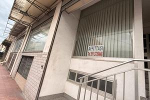 Locale su Via Nazionale pronto uso uffici