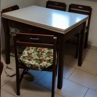 Tavolo allungabile anni 60 con cassetto interno