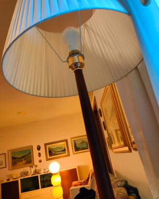 Lampada a pavimento