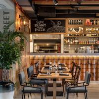 Caserta, Pizzeria/Burger Bar con Dehors